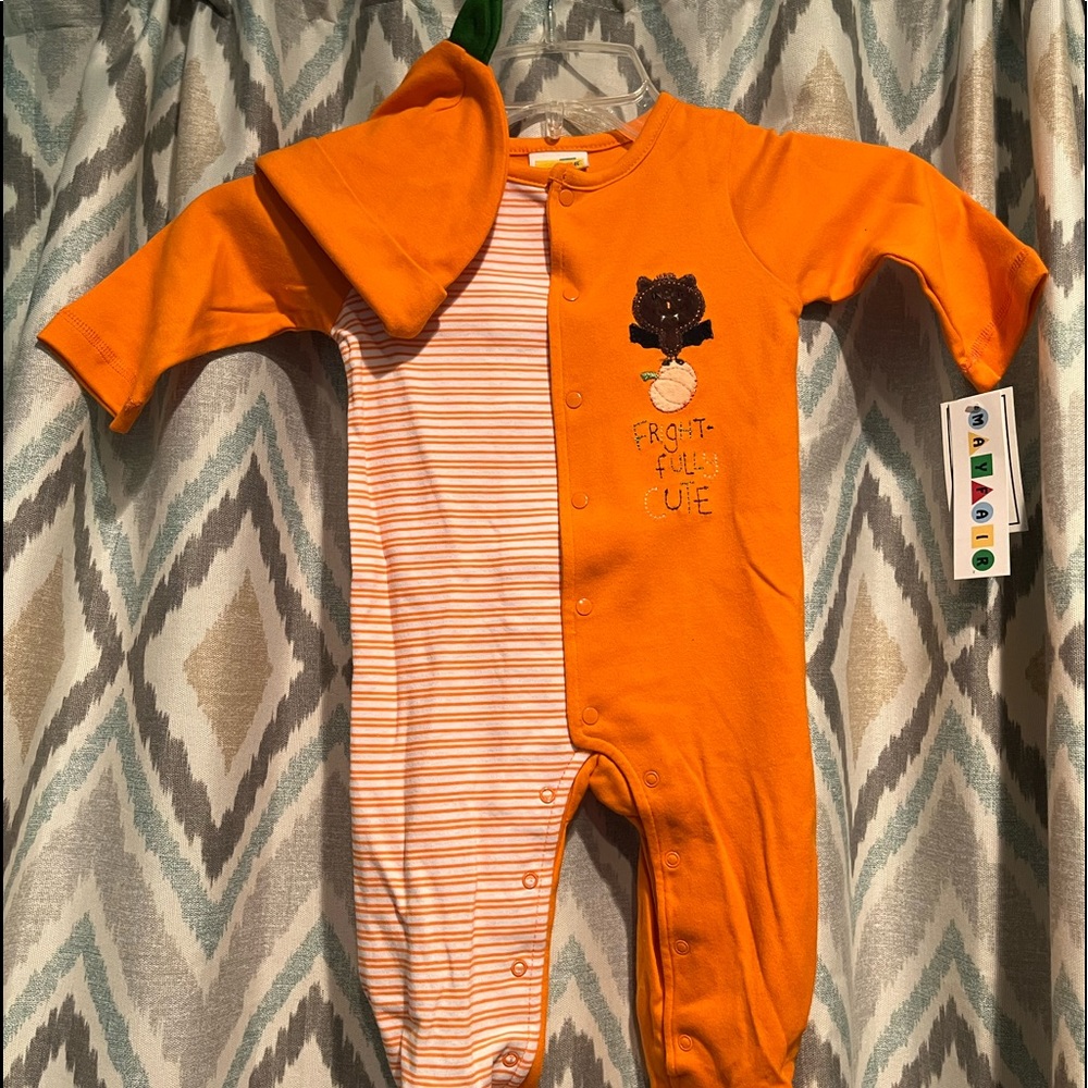 MAYFAIR Brand New Unisex Halloween Onesie Frightfully Cute Booties Attached. Hat